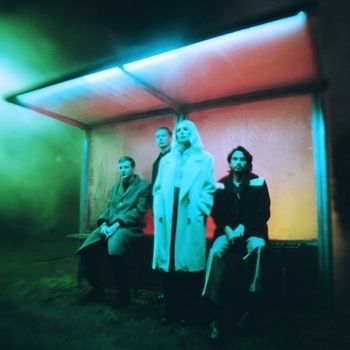 Обложка «Lipstick On The Glass (Blue Weekend 2021)» — Wolf Alice