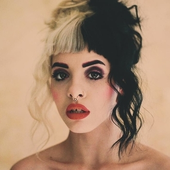 Обложка «Uncanny Valley» — Melanie Martinez