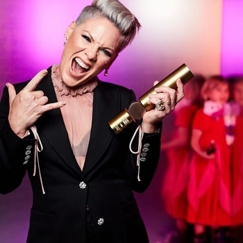 Обложка «Beautiful Trauma (Новинки сентября 2017)» — Pink