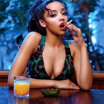 Обложка «Pillow Fight» — Tinashe
