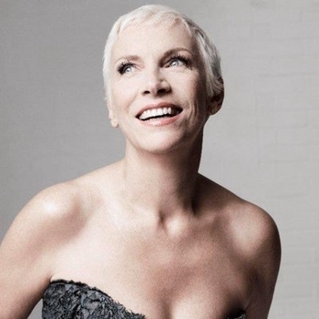 Обложка «Requiem For A Private War» — Annie Lennox