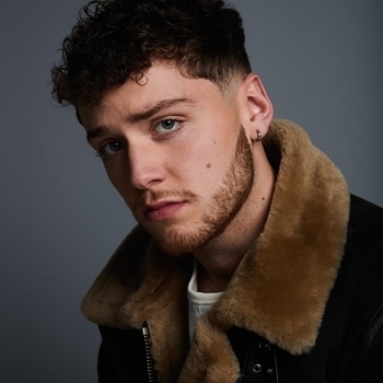 Обложка «Beautiful» — Bazzi