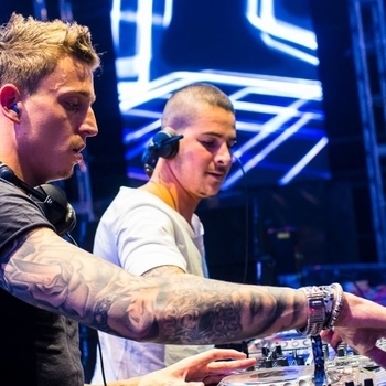 Обложка «Coconut (Клубная на телефон 2023)» — Blasterjaxx and Prezioso, Gry