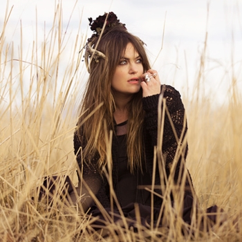 Слушать «Fire In Me (2021)» — Julia Stone Обложка «Fire In Me (2021)» — Julia Stone