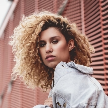 Обложка «Nightingale Lane.» — Raye
