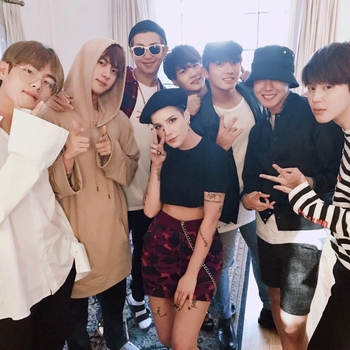 Слушать «Boy With Luv» — BTS and Halsey Обложка «Boy With Luv» — BTS and Halsey