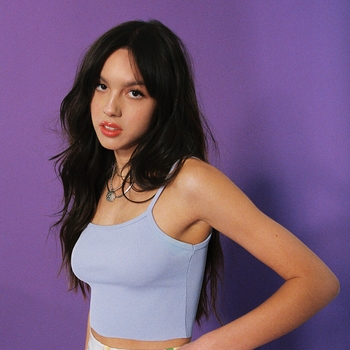 Обложка «Serena joy (Новинки августа 2026)» — Olivia Rodrigo