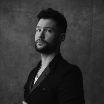Слушать «You Are The Reason (ОСТ из фильма "Гарри и Меган: Королевский роман / Harry & Meghan: A Royal Romance")» — Calum Scott Обложка «You Are The Reason (ОСТ из фильма "Гарри и Меган: Королевский роман / Harry & Meghan: A Royal Romance")» — Calum Scott