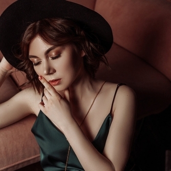 Слушать «Strangers By Night (Новинки 2023)» — Astrou feat Vallhee Обложка «Strangers By Night (Новинки 2023)» — Astrou feat Vallhee