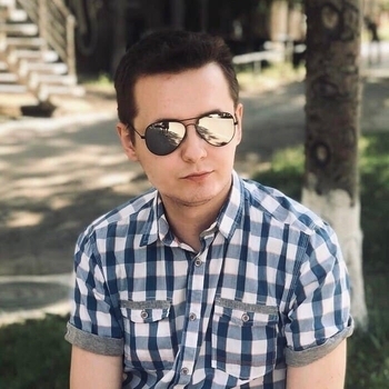 Слушать «Blinding Lights (Новинки 2023)» — Astrou feat Vallhee Обложка «Blinding Lights (Новинки 2023)» — Astrou feat Vallhee
