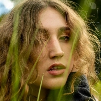 Слушать «9 Days (Mixed) (2022)» — Julia Church feat Nils Hoffmann Обложка «9 Days (Mixed) (2022)» — Julia Church feat Nils Hoffmann