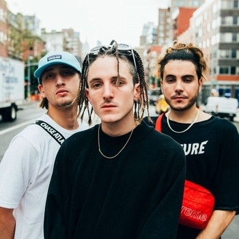 Слушать «Slide (2021)» — Chase Atlantic Обложка «Slide (2021)» — Chase Atlantic