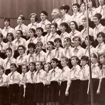 Обложка «В Лесу Родилась Ёлочка (Хиты Нового года)» — Младшая Группа Хора Института Художественного Воспитания Академии Педагогических Наук, Ирина Ростовцева