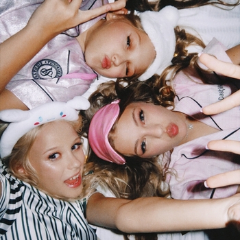 Обложка «Фоточки» — MIROSLAVA, Милана Учайкина, Zlata